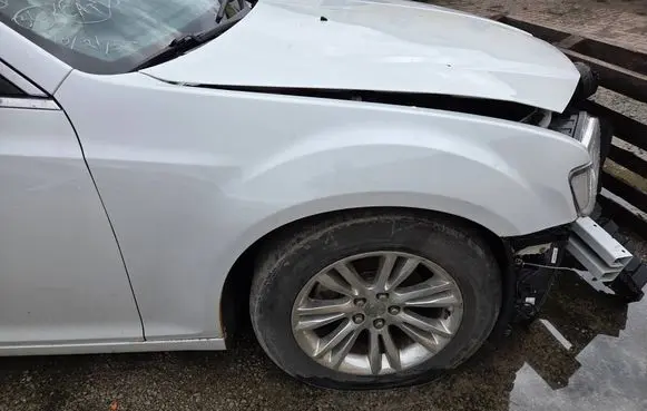 Chrysler 300M Fender