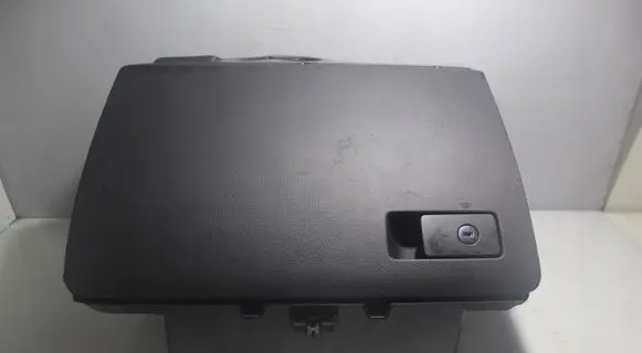 Volkswagen PASSAT B7 Glove box
