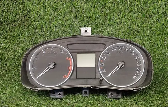 Speedometer (instrument cluster)