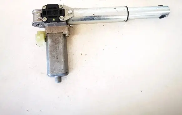 BMW 5 E60 E61 Seat adjustment motor 0390203234 8321087