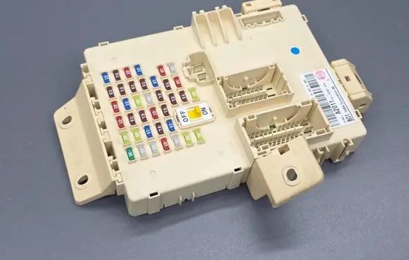 KIA Ceed Fuse module 91950A2011 1012C07015 A20111212070987