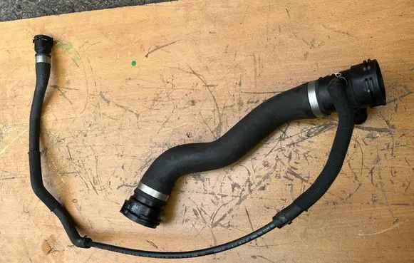 BMW X1 E84 Engine coolant pipe/hose 17127612444 7612444 17127565094