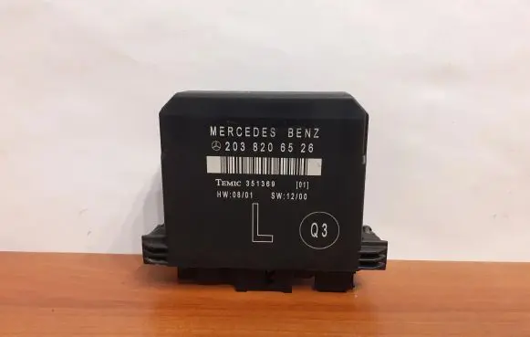 Mercedes-Benz C W203 Door control unit/module 9177 2038206526