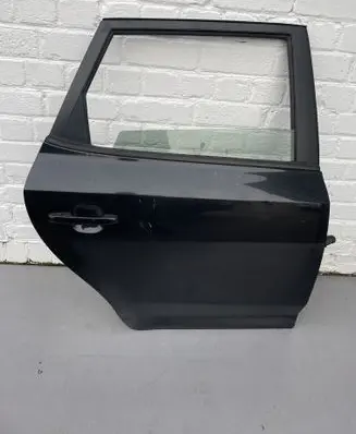 KIA Ceed Rear door