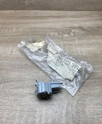 Mercedes-Benz E W211 Front parking sensor holder (PDC) A2118850367