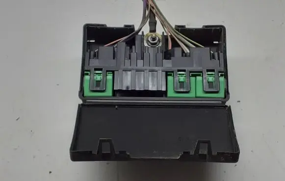 Citroen C4 I Picasso Relay mounting block 9632229480