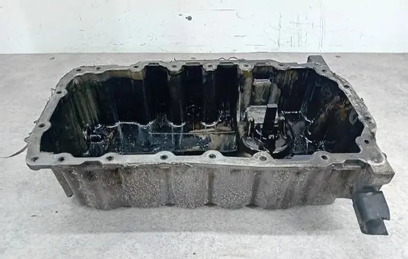 Volkswagen PASSAT B6 Oil sump 03G103601H