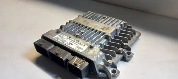 Ford Focus C-MAX Engine control unit/module 6M5112A650AEA J38AC 5WS40557AT