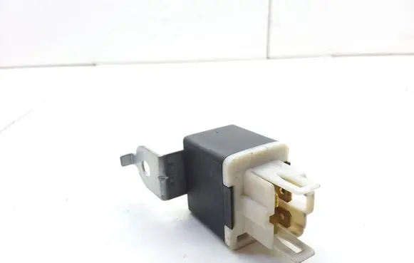 Mazda 626 Hazard warning light relay 8L17 H300