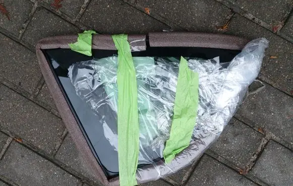 Toyota RAV 4 (XA40) Rear side window 6272042350