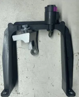 Audi Q7 4L Fender mounting bracket 4L0723135