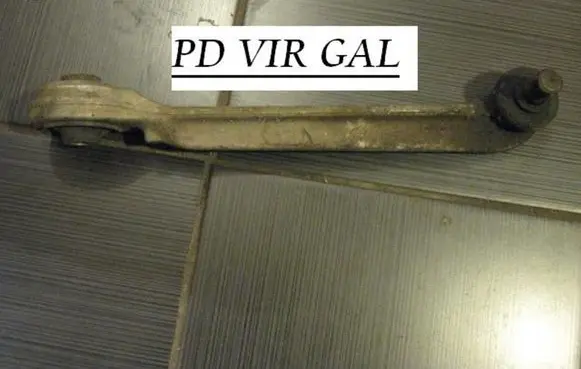 Volkswagen PASSAT B5 Front lower control arm/wishbone 8D0407506H