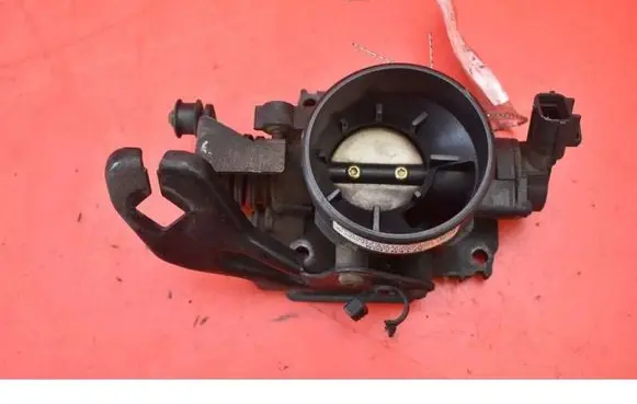 Ford Focus Throttle body valve XS4UKC