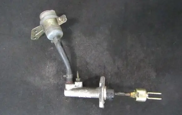 Hyundai Lantra II Master brake cylinder