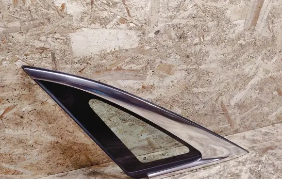Cadillac XTS Rear side window
