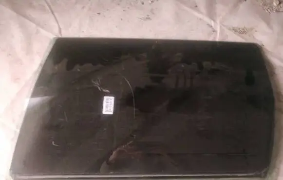 Volvo V70 Rear door window glass as2