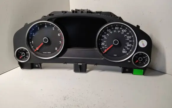 Volkswagen Touareg II Speedometer (instrument cluster) 7P6920980M 0263677037