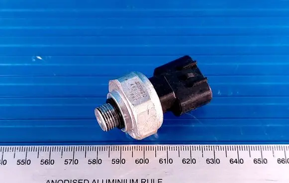 Toyota Avensis T270 Air conditioning (A/C) pressure sensor 4990007880