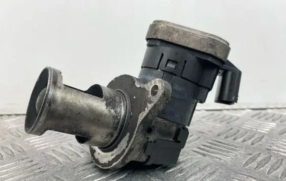 Mercedes-Benz C W204 EGR valve 00005320C2 A6461400760 AC2043382506
