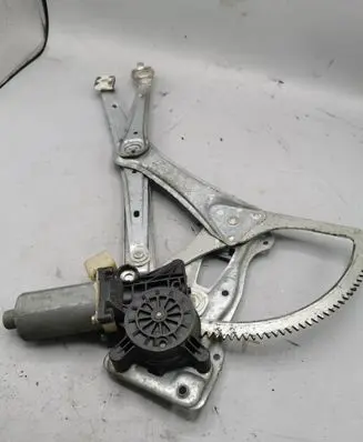 Mercedes-Benz E W210 Front door window regulator with motor 0130821709
