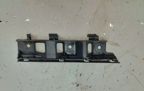 Volkswagen PASSAT B6 Front bumper mounting bracket 3C0807184