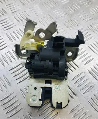 Loading door lock