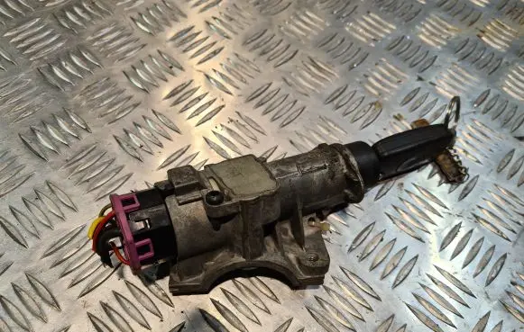Audi A4 S4 B5 8D Ignition lock 4B0905851C