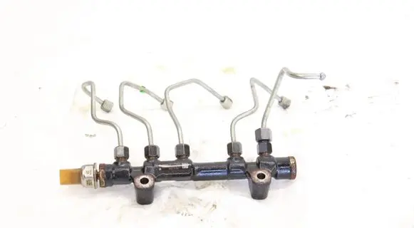 Fuel injector supply line/pipe