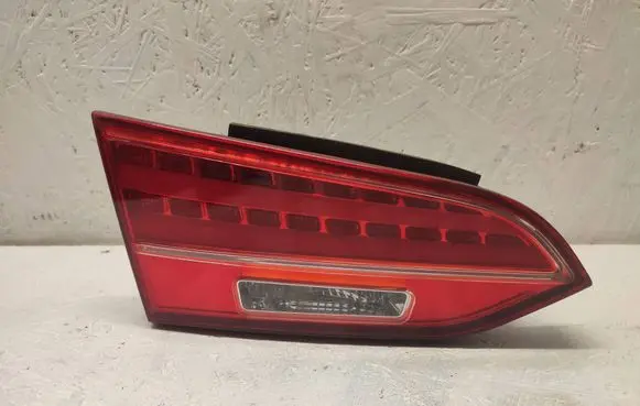 Hyundai Santa Fe Tailgate rear/tail lights 924052w1