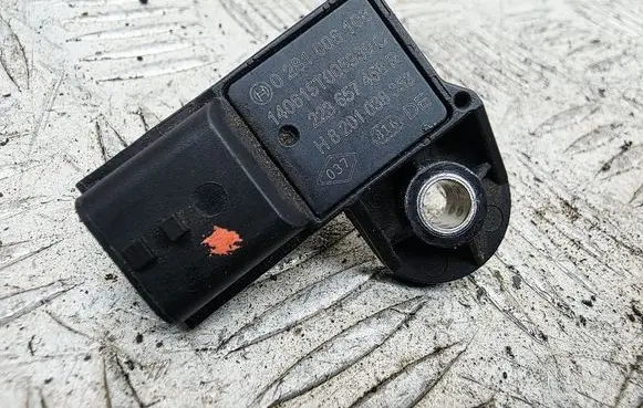 Nissan Juke I F15 Air pressure sensor 0281006108 223657458R H8201038353