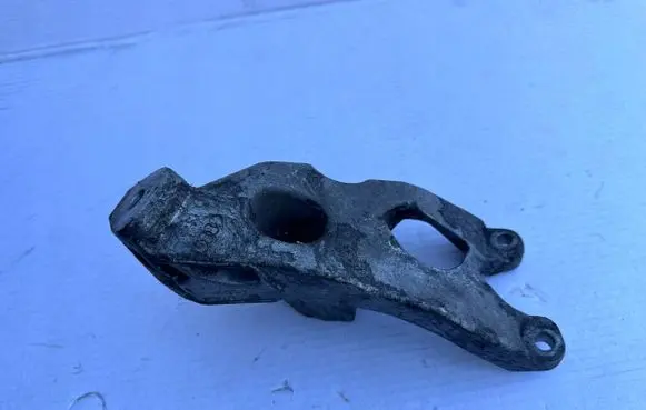 Audi A4 S4 B8 8K Engine mount bracket