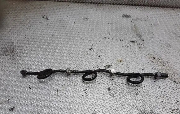 Ford Mondeo Mk III Fuel line pipe