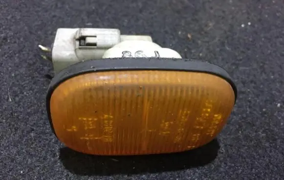 Toyota Corolla E110 Front fender indicator light