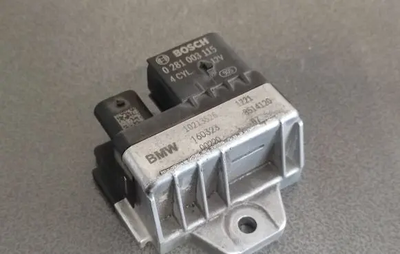 BMW 5 F10 F11 Glow plug pre-heat relay 8514120