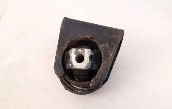 Toyota Avensis T250 Engine mount bracket