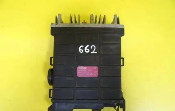 Volkswagen PASSAT B3 Engine control unit/module 893907404A 0261200222