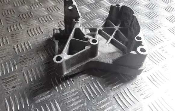 Renault Megane III Generator/alternator bracket 8200739777
