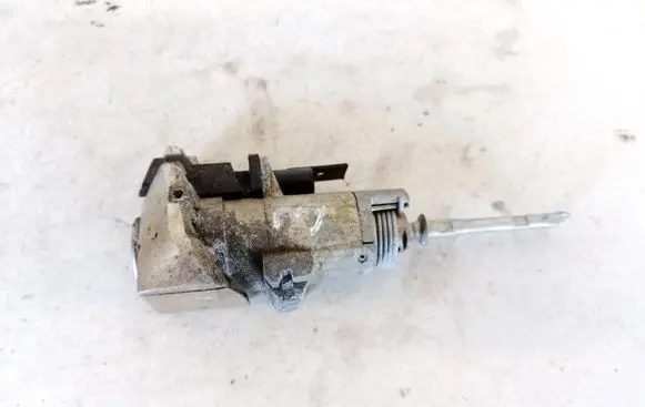 Mercedes-Benz E W211 Front door lock (next to the handle) 