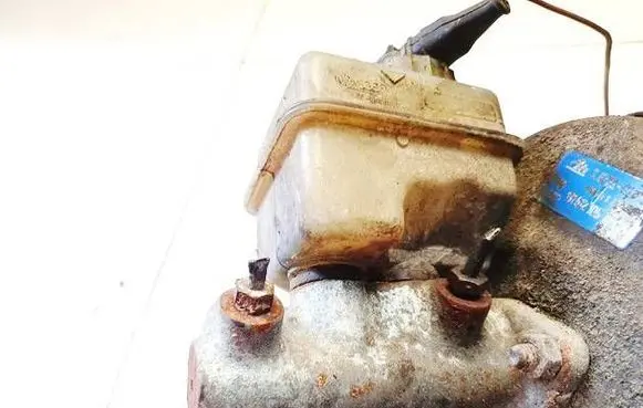 Volkswagen Golf II Master brake cylinder 357611307a