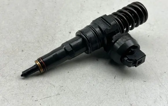 Audi A6 S6 C6 4F Fuel injector 038130073BQ