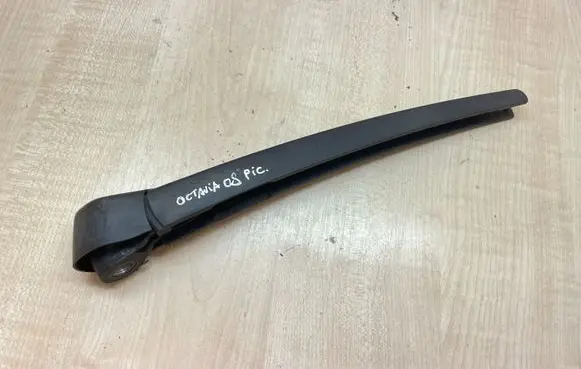 Skoda Octavia Mk2 (1Z) Rear wiper blade arm 1Z9955435