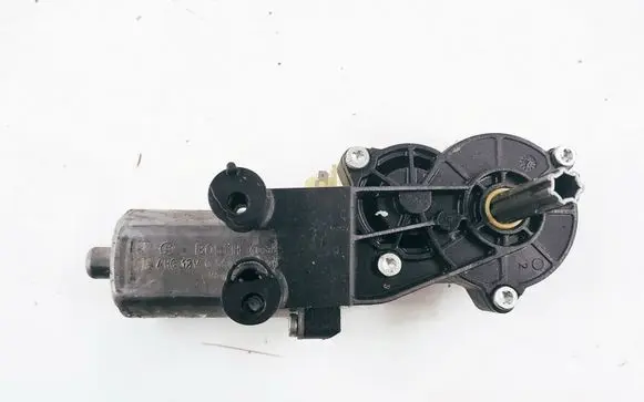 Mercedes-Benz E W212 Seat adjustment motor DALISID1921 0390203326 A0390203326