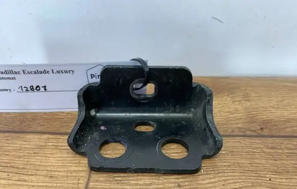 Cadillac Escalade IV Fender mounting bracket 229920390PI 229920390
