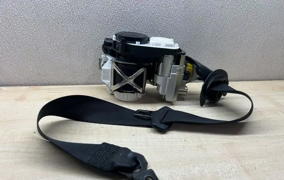 Mercedes-Benz GLE (W166 - C292) Front seatbelt 34077868