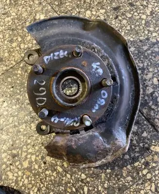Toyota RAV 4 (XA30) Front wheel hub
