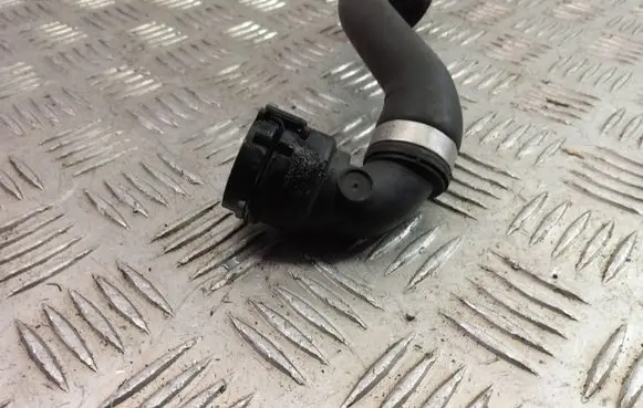 BMW X1 F48 F49 Engine coolant pipe/hose 7617380