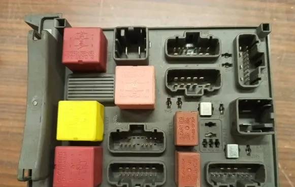 Renault Espace - Grand espace IV Fuse module 518832118 8200447435