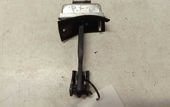 Ford C-MAX I Front door check strap stopper