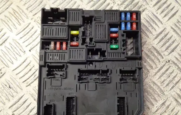 Nissan Pulsar Fuse module 284B73ZL0A 58C311F02 1080263932