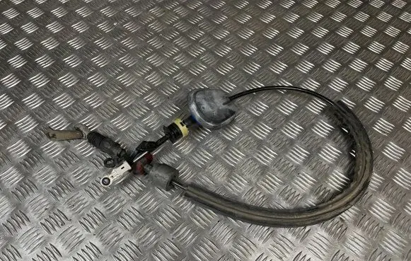 Gear shift cable linkage